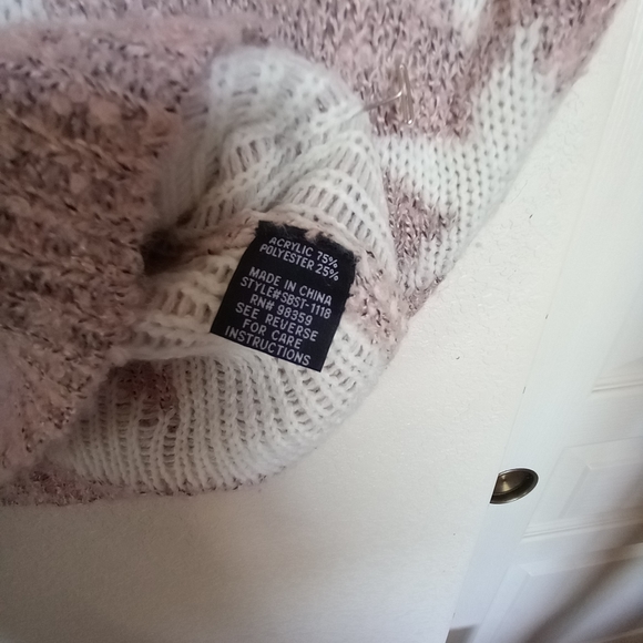 Mia Madison petite small mauve sweater with stars. NWOTG runs a little larger to - Picture 5 of 6